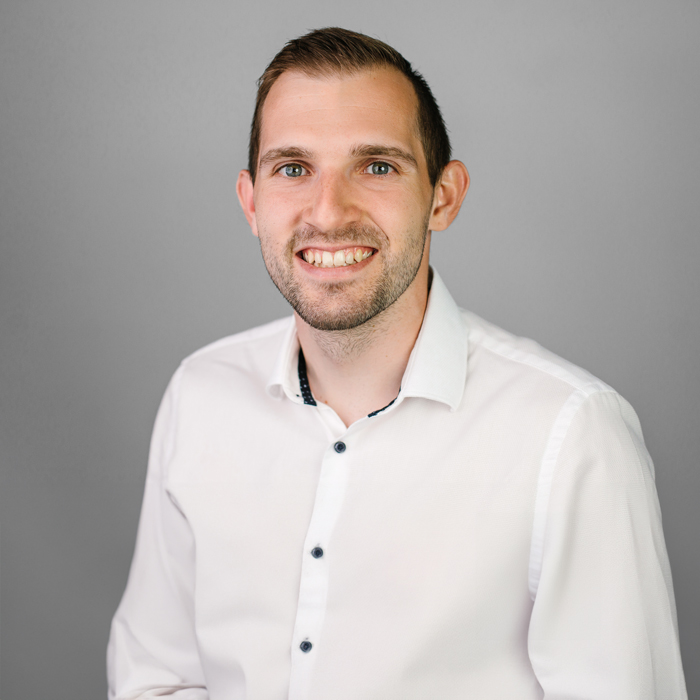 Thomas-Hiller_700x700px